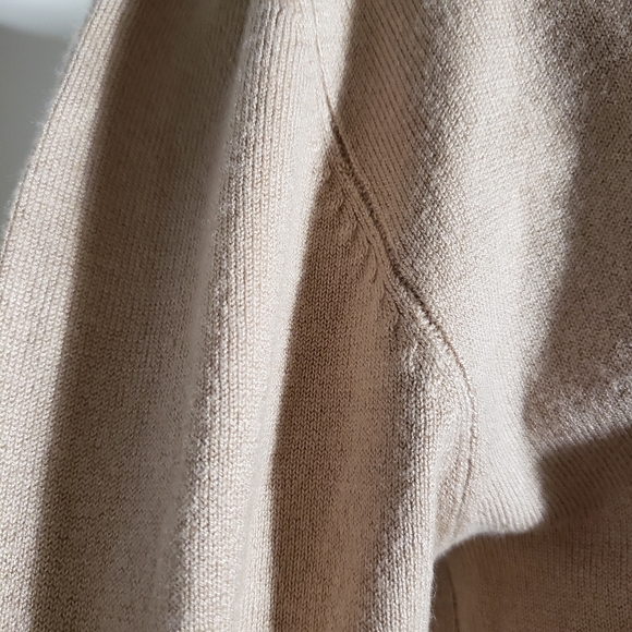 Sweater. New. - Picture 3 of 6